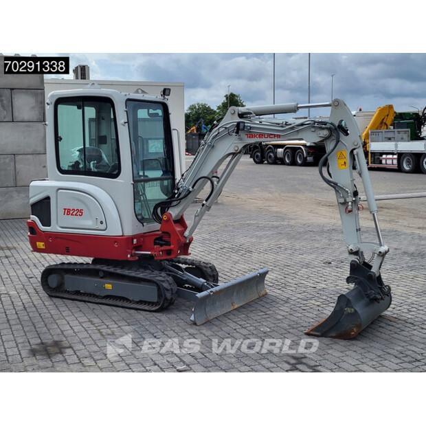 2022 تاكوتشي TB225-41310157