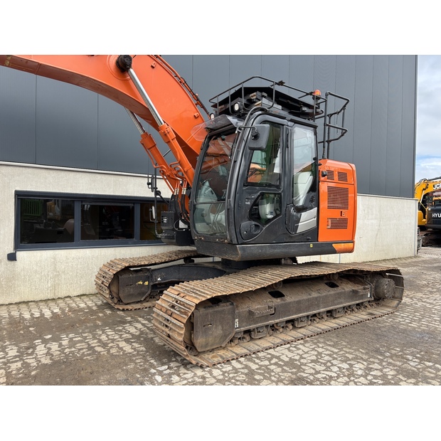 2019 هيتاشى ZX225USLC-6-41333068