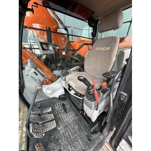 2019 هيتاشى ZX225USLC-6-41333070