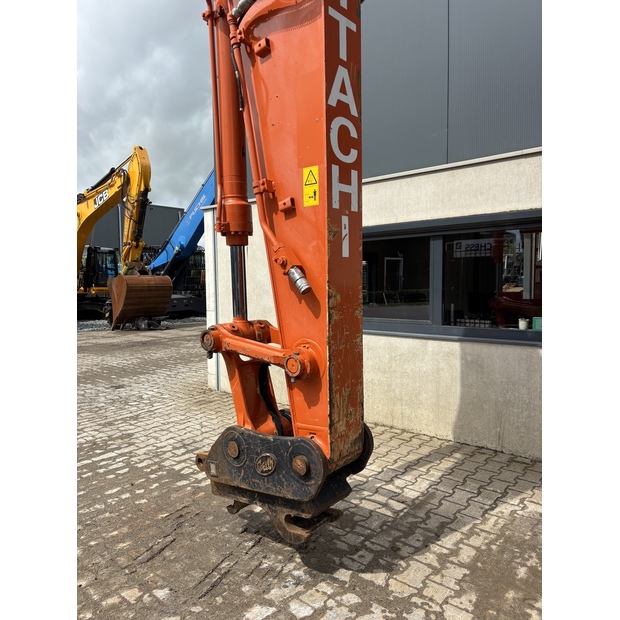 2019 هيتاشى ZX225USLC-6-41333078