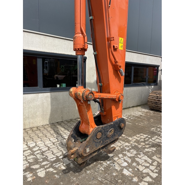2019 هيتاشى ZX225USLC-6-41333079
