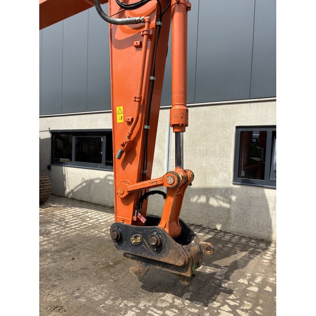 2019 هيتاشى ZX225USLC-6-41333080