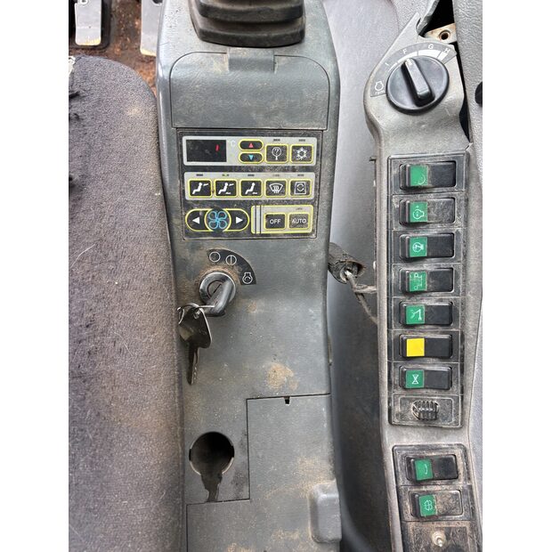 2005 فولفو EC210BLC-41333156