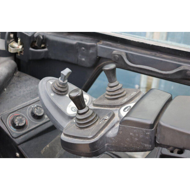 2019 Still RX70-25T-41338317