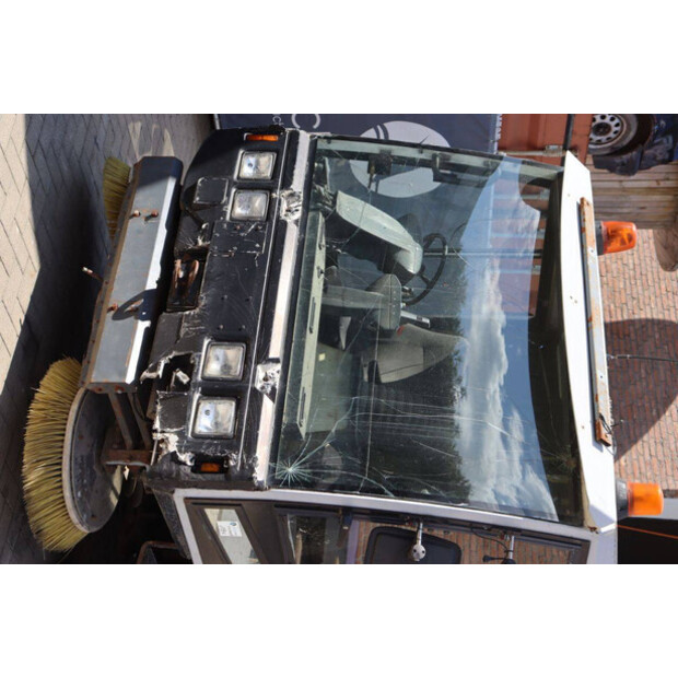 1998 HMF 446-41340874
