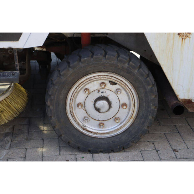 1998 HMF 446-41340881