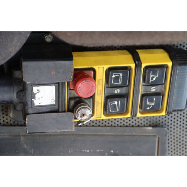 1998 HMF 446-41340896