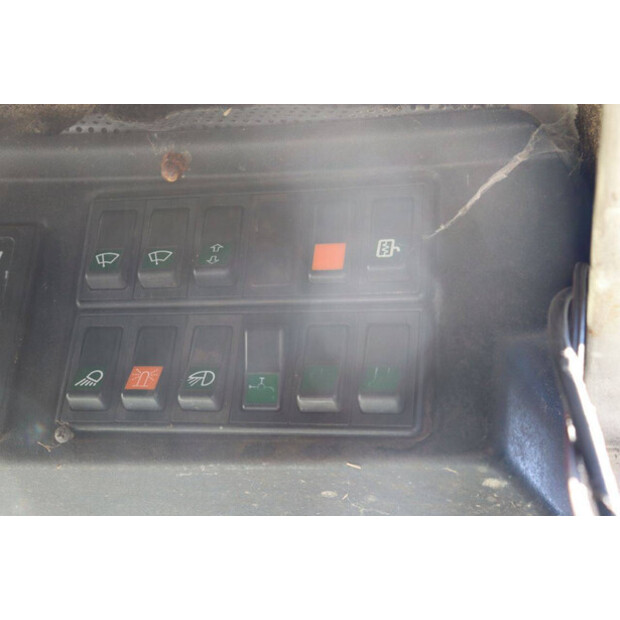 1998 HMF 446-41340897