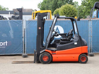 Image de CHARIOTS ÉLÉVATEURS 2006 Linde E25/02
