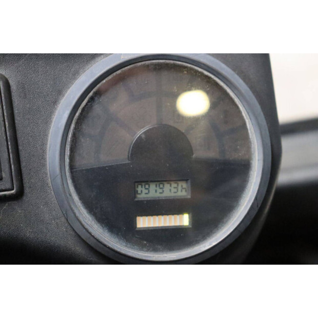 2001 ليندي E25-02-41342269
