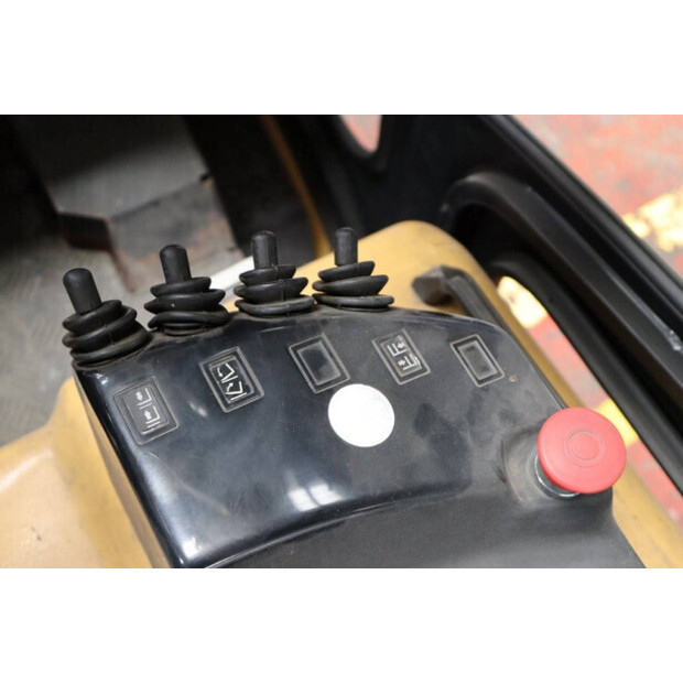 2005 Caterpillar EP30K-PAC-41343232