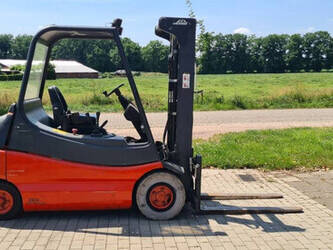 Image de CHARIOTS ÉLÉVATEURS 1994 Linde E30