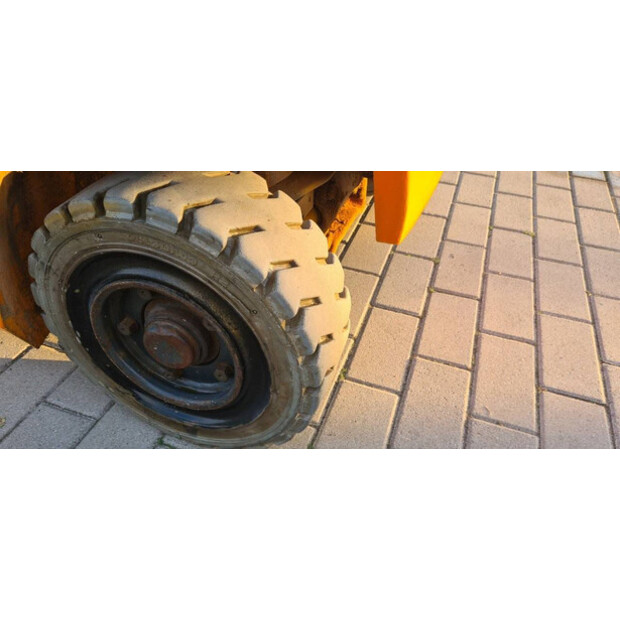 2000 Still R20-20-41343679