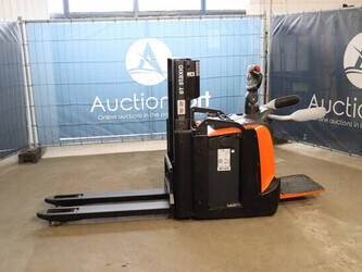 صورة ل Electric Pallet Truck 2021 تويوتا SPE200D للبيع في الإمارات العربيّة المتّحدة