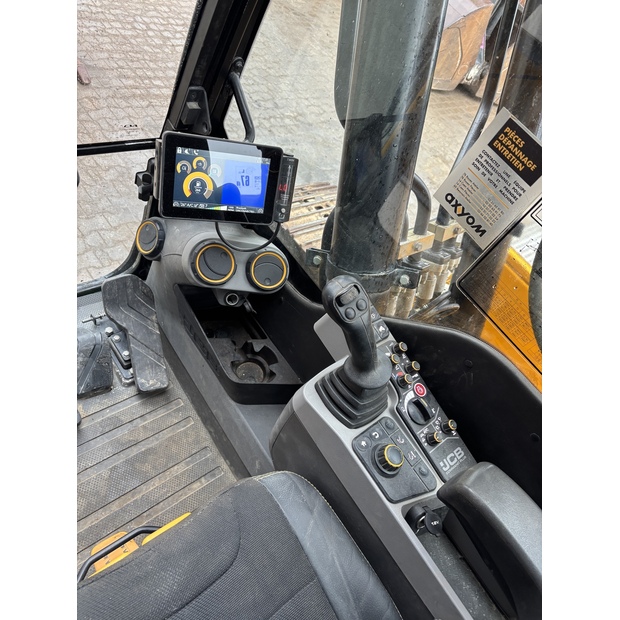 2020 JCB 220X-41351075