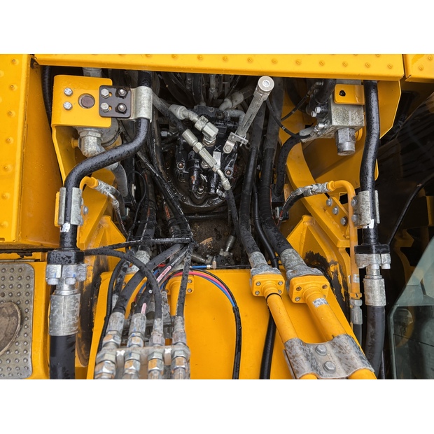 2020 JCB 220X-41351088