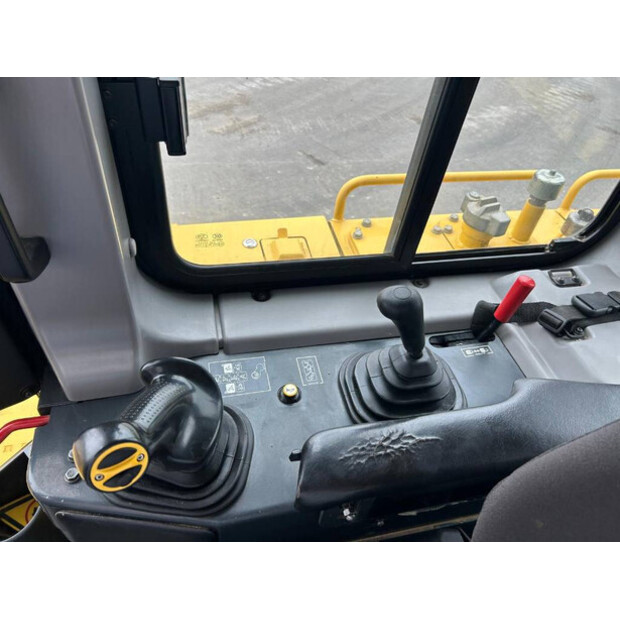 2019 Komatsu D65WX-18-41358314