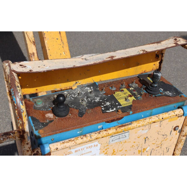 2005 Genie S-45-41359590