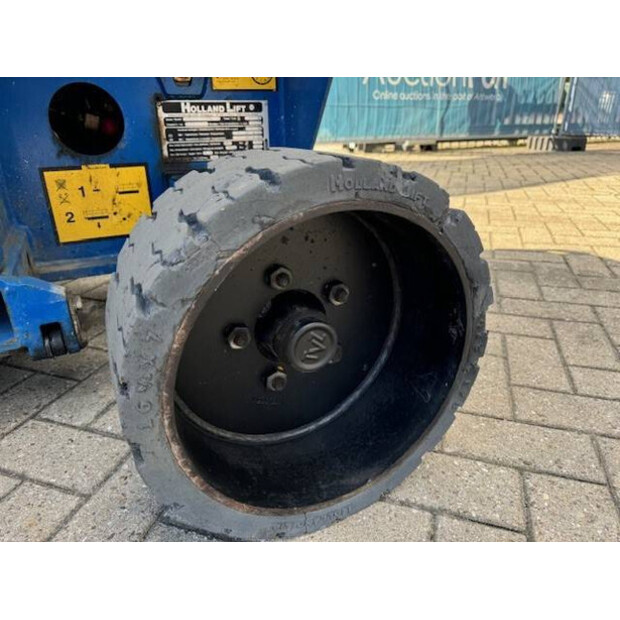 2013 Holland Lift HL-11816-41359711