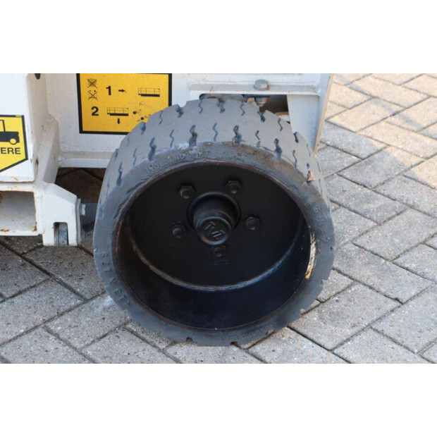2013 Holland Lift Ecostar HL-11812-41359786