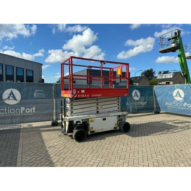 2013 Holland Lift HL-11812-41359808
