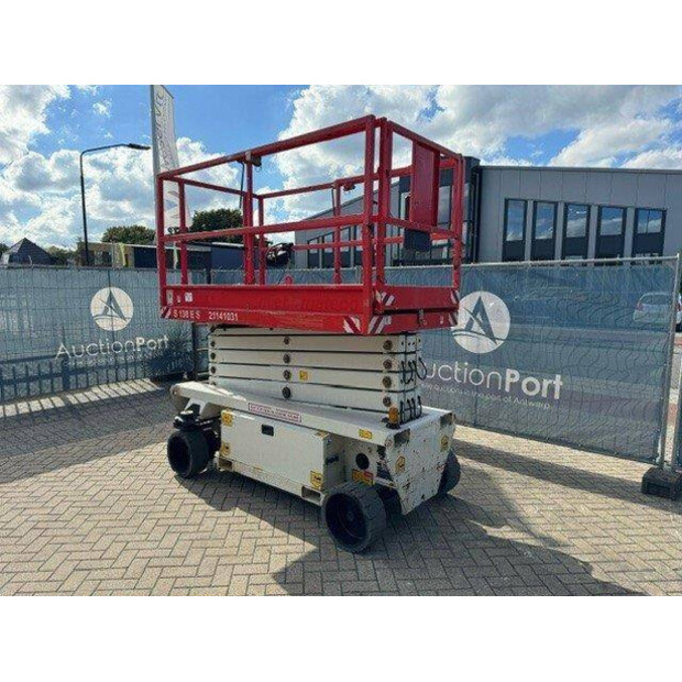2013 Holland Lift HL-11812-41359810