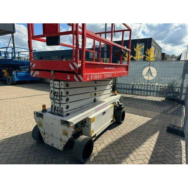 2013 Holland Lift HL-11812-41359812