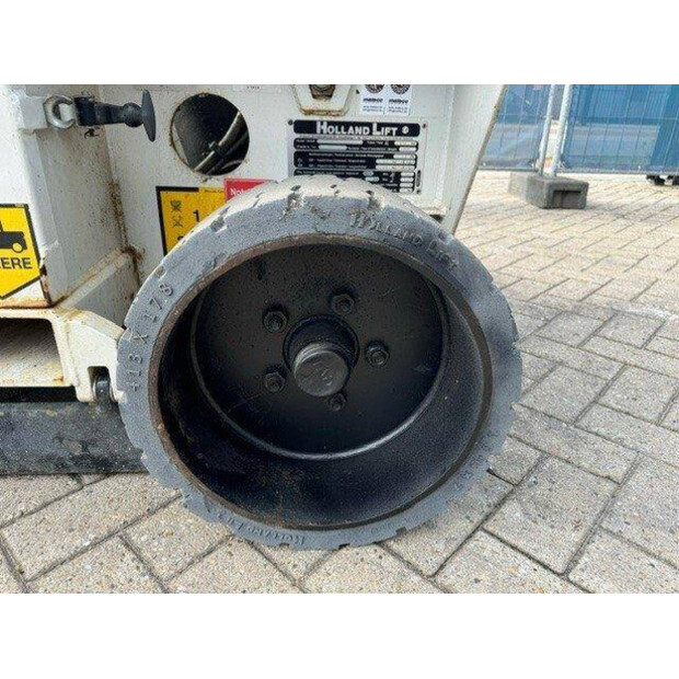 2013 Holland Lift HL-11812-41359817