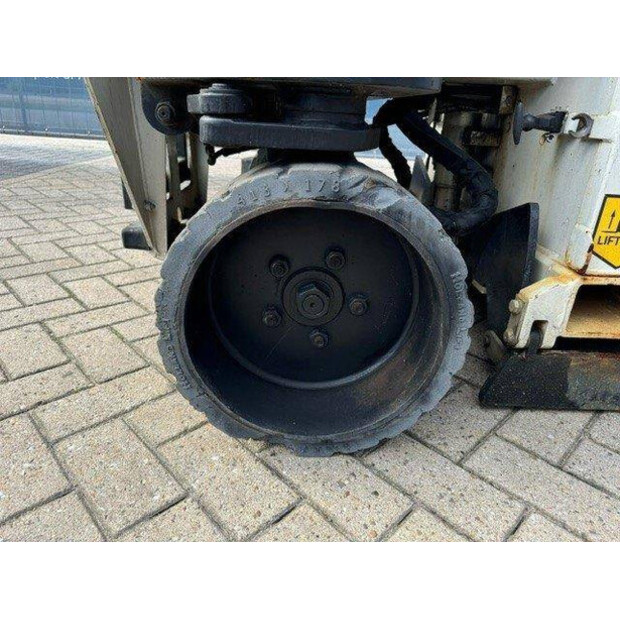 2013 Holland Lift HL-11812-41359819