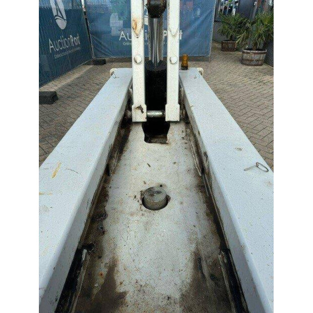 2013 Holland Lift HL-11812-41359822