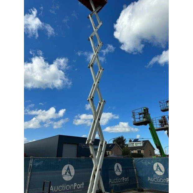 2013 Holland Lift HL-11812-41359823