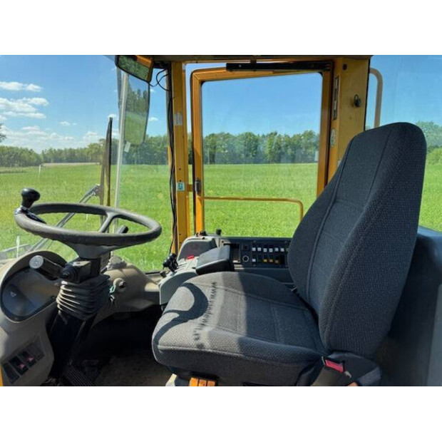 2005 فولفو L110E-41360540