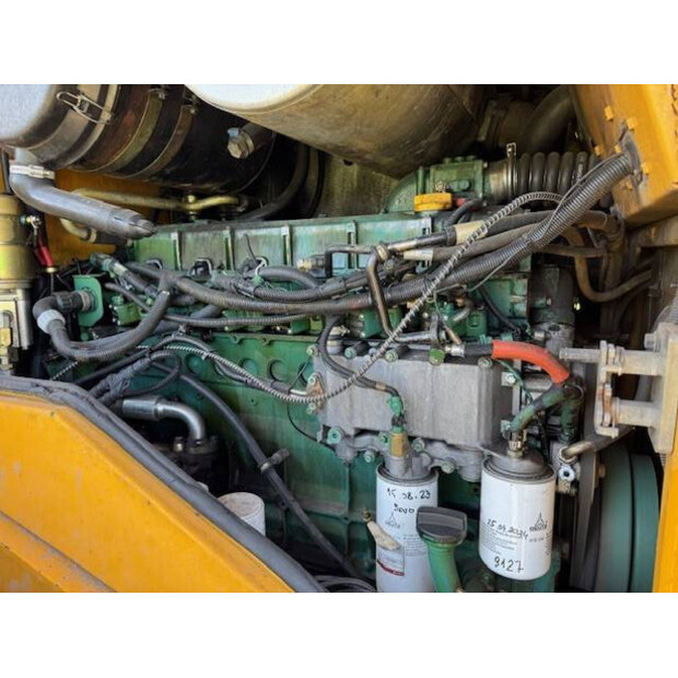 2005 فولفو L110E-41360546