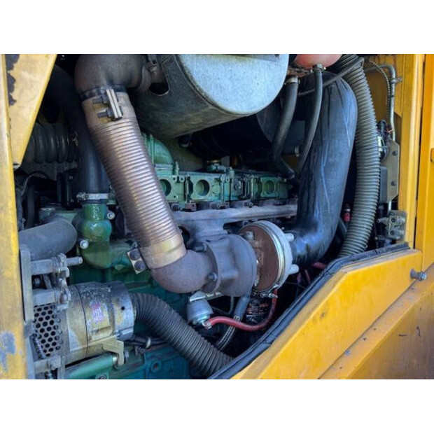 2005 فولفو L110E-41360552