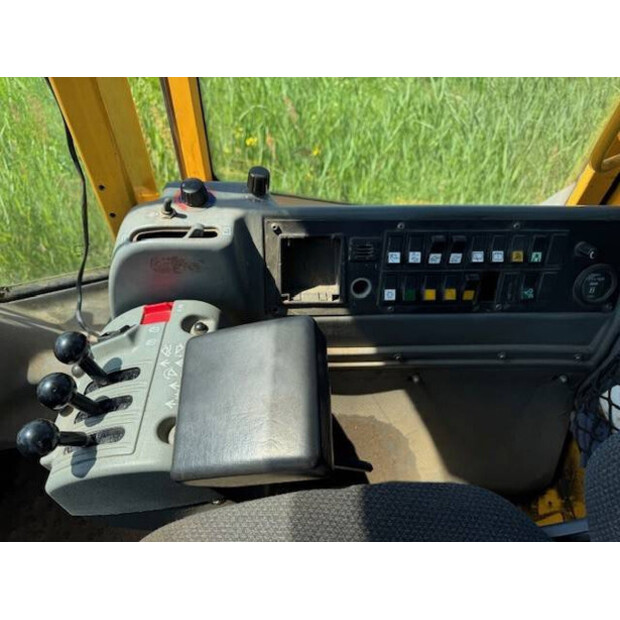 2005 فولفو L110E-41360555