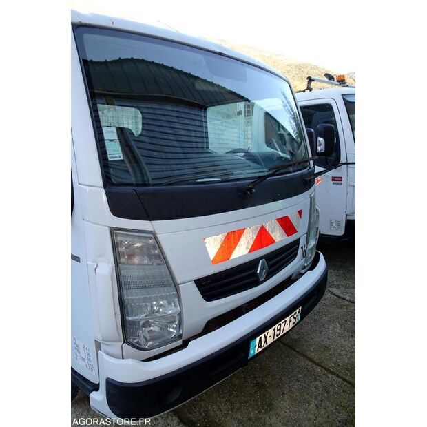 2010 Renault Maxity-41377468