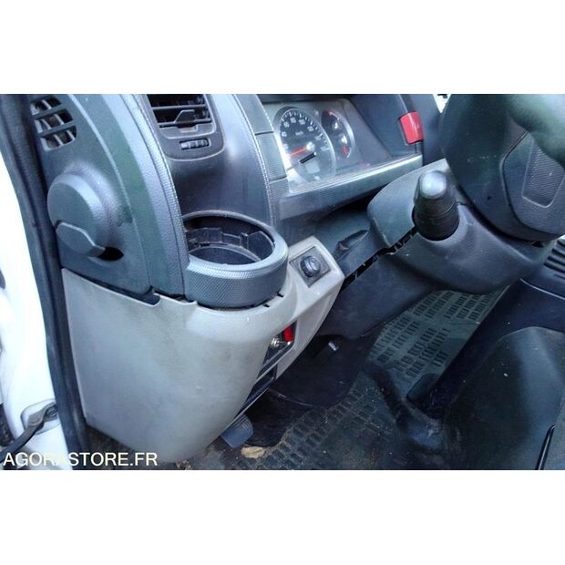 2010 Renault Maxity-41377479
