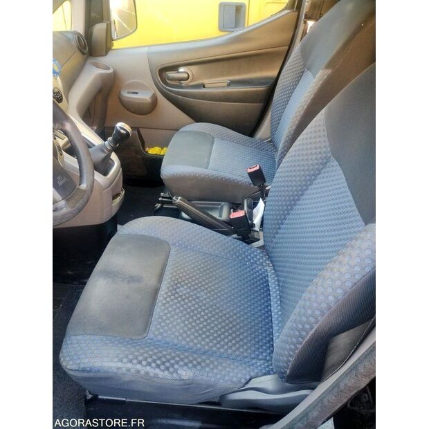 2013 NISSAN NV200-41377627