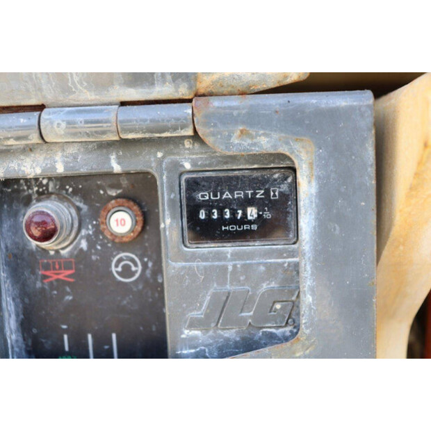 2011 جيه ال جي 1930ES-41380248