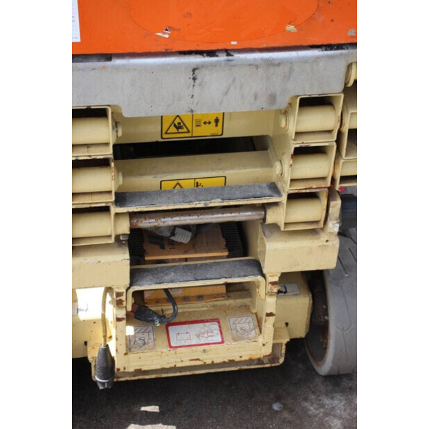 2014 جيه ال جي 1930ES-41380366