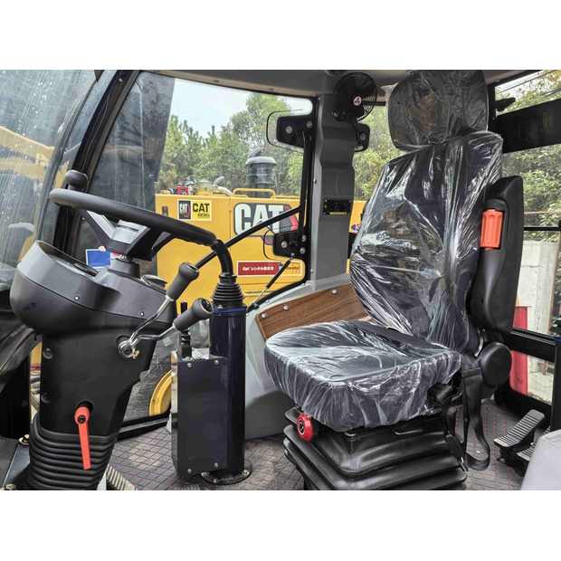 2022 Caterpillar 428F-41380789