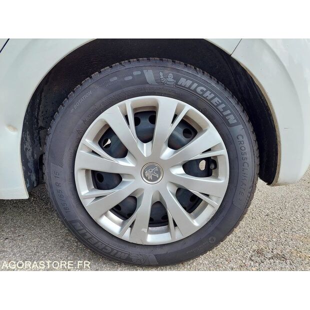2018 Peugeot 208-41393711