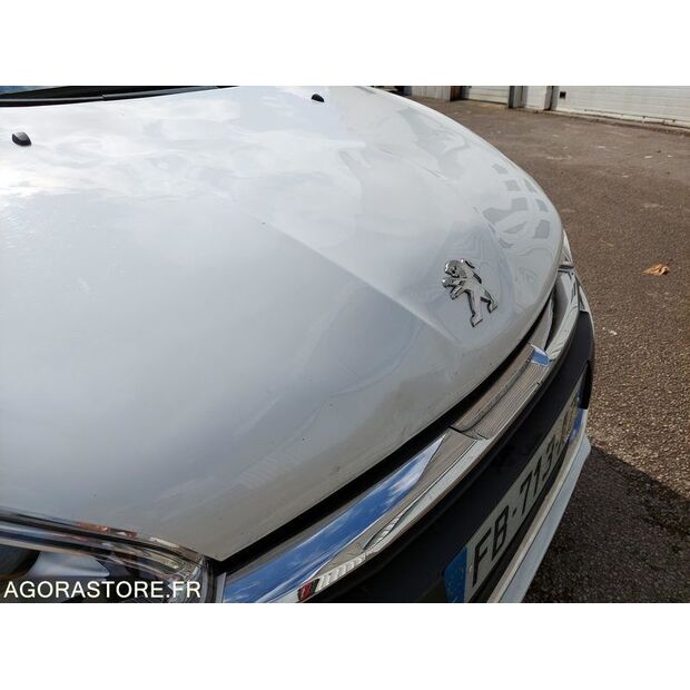 2018 Peugeot 208-41393716