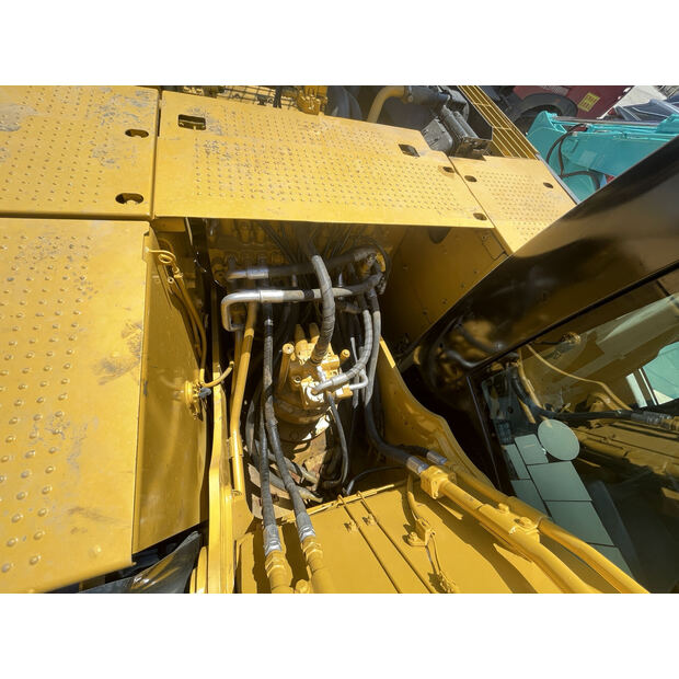 2020 كاتربيلر 320D2-41396512