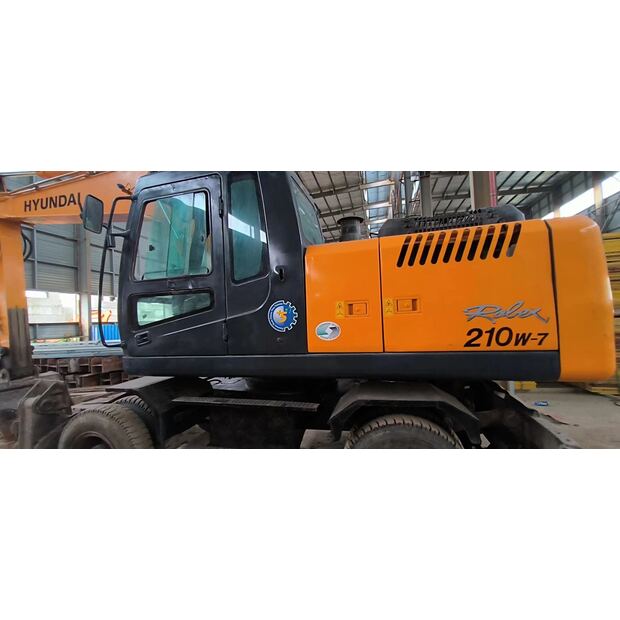2020 هيونداي 210W-7-41396708