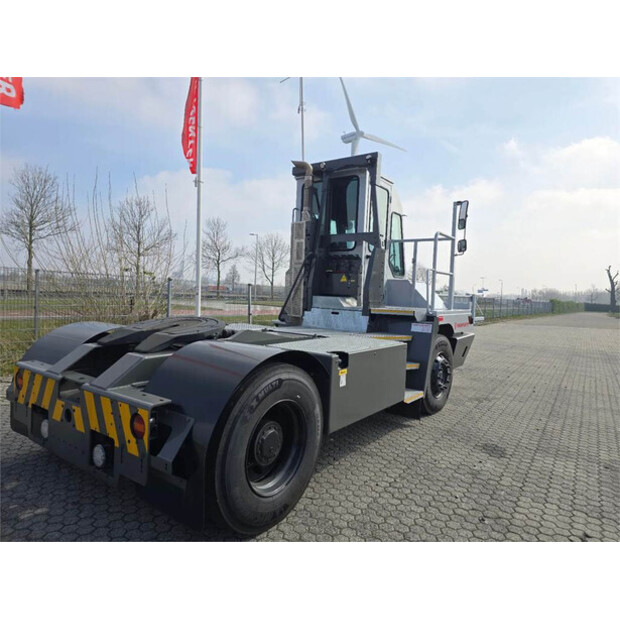 2024 Terberg YT220-41397267