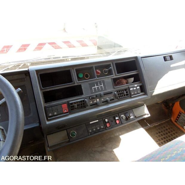 1996 Renault M180-41415184