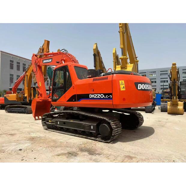 2021 Doosan DH220-41416570