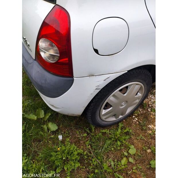 2005 Renault Clio-41431657