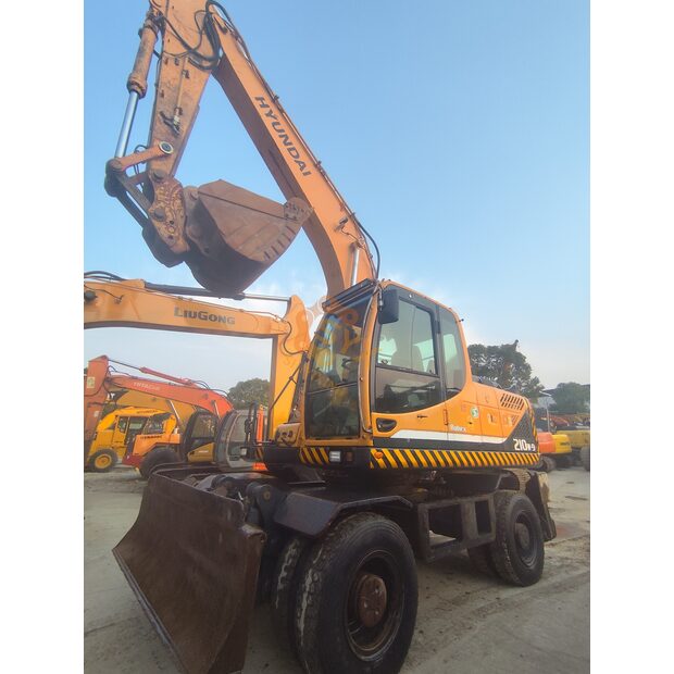 2022 Hyundai 210W-9-41431960